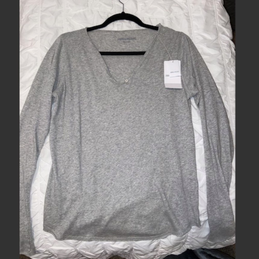 Gray long sleeve skull shirt